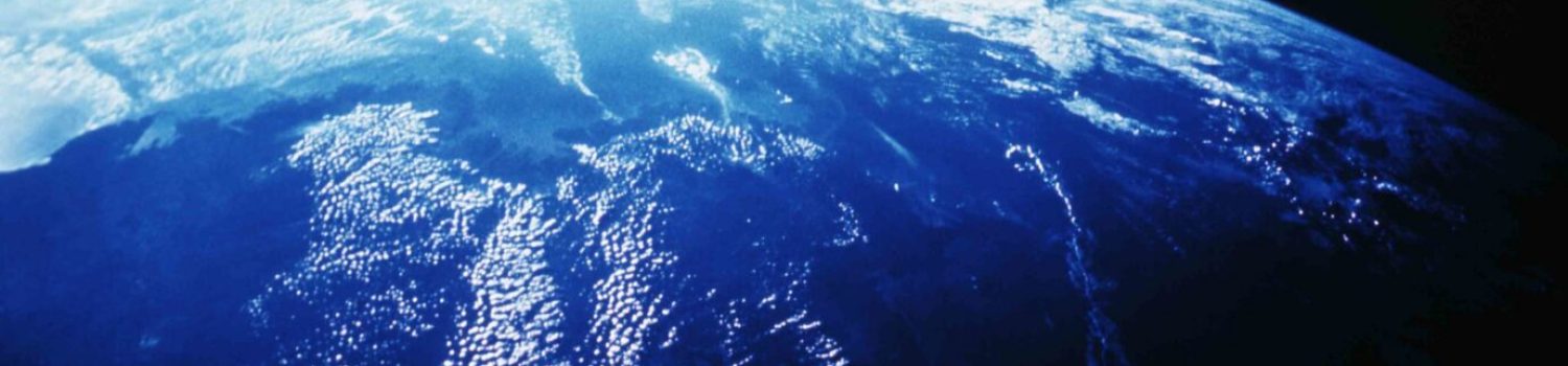 Sunlit ocean on Earth’s curved horizon Sunlit ocean on Earth's curved horizon